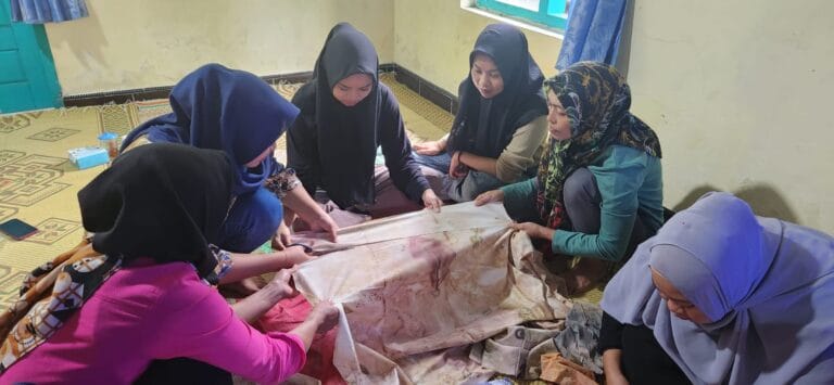 Road to HKAN : Kelompok Binaan TNGM Belajar Pengemasan dan Pemotretan Produk 8 pendampingan-pemberdayaan-masyarakat-tngm