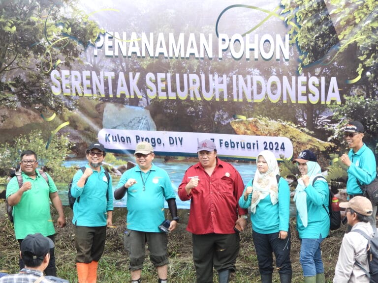 Penanaman Dua Ratus Pohon Bakau Rhizophora Mucronata di Kulon Progo, Wujud Bangun Harmoni dengan Alam 7 Penanaman Dua Ratus Pohon Bakau Rhizophora Mucronata di Kulon Progo, Wujud Bangun Harmoni dengan Alam