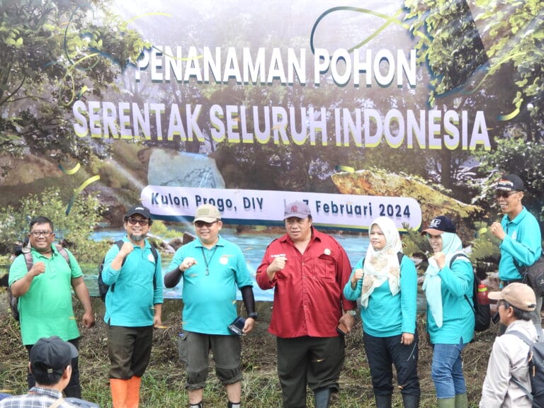 Penanaman Dua Ratus Pohon Bakau Rhizophora Mucronata di Kulon Progo, Wujud Bangun Harmoni dengan Alam