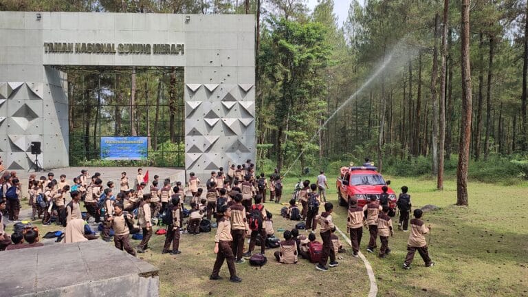 Puluhan Siswa SDIT Belajar Mengenal Keanekaragaman Hayati di Jurang Jero, TN Gunung Merapi