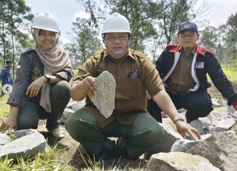 Peletakan batu pertama pembangunan sarana prasarana wisata di Obyek Wisata Alam (OWA) Kalitalang